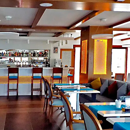 Fly Lounge Bed & Breakfast
