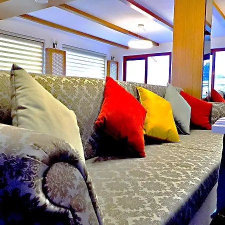 Bed & Breakfast Fly Lounge