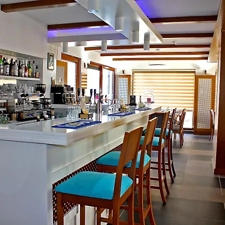 Fly Lounge Bed & Breakfast