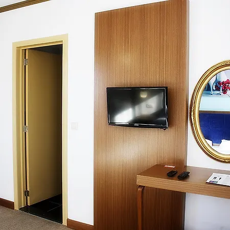 Fly Lounge Bed & Breakfast 3*