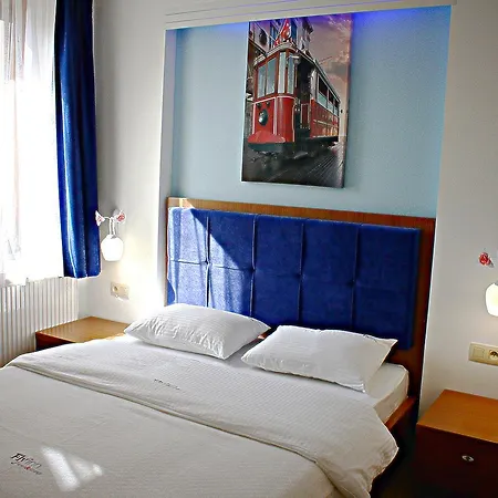 Fly Lounge Bed & Breakfast 3*